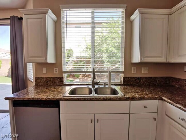 Building Photo - 9964 Canyon Peak Dr