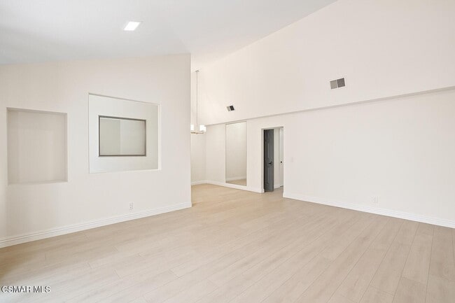 Building Photo - 31552 Agoura Rd