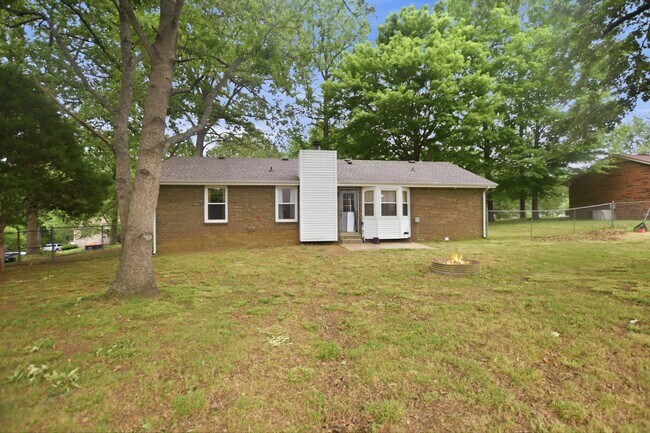 Building Photo - 504 Linda Ln
