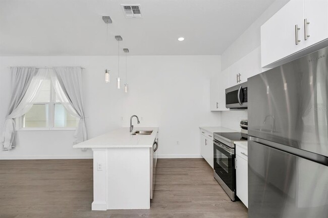 Building Photo - 380 Famagusta Dr