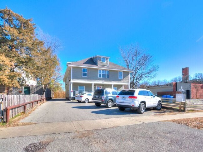 Building Photo - 537 S University Blvd