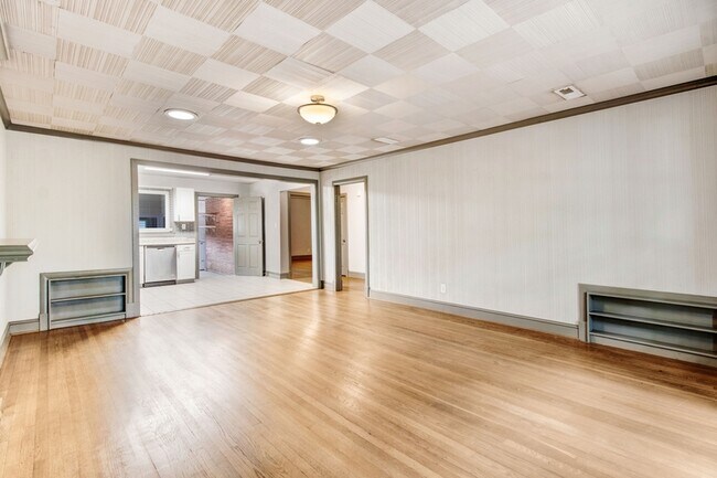 Building Photo - 105 Pineland Cir