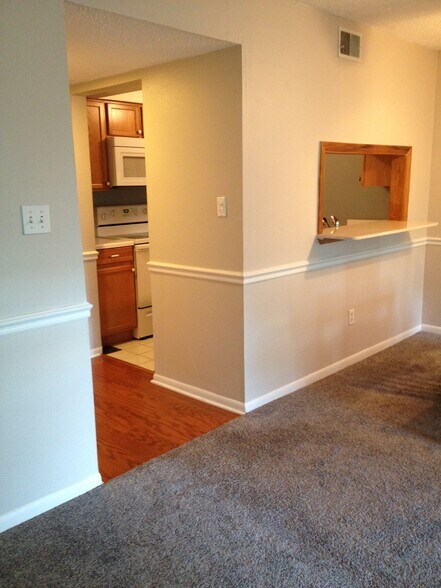 Building Photo - 1477 Cliff Ct