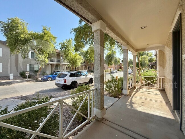 Building Photo - 3834 E Santa Fe Ln