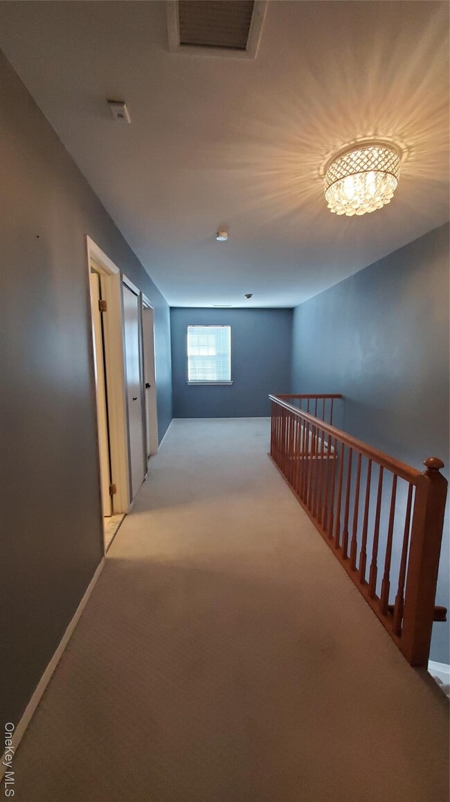 Building Photo - 1404 Sara Cir