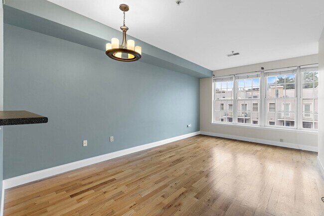 Building Photo - 402 9th St