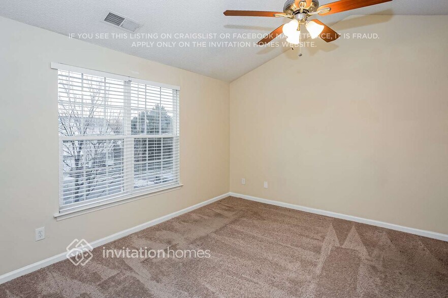 Building Photo - 5125 Bentgrass Run Dr