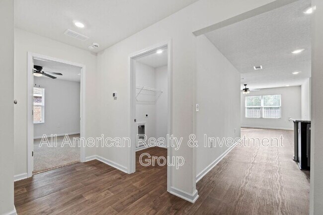Building Photo - 1047 Limpkin St