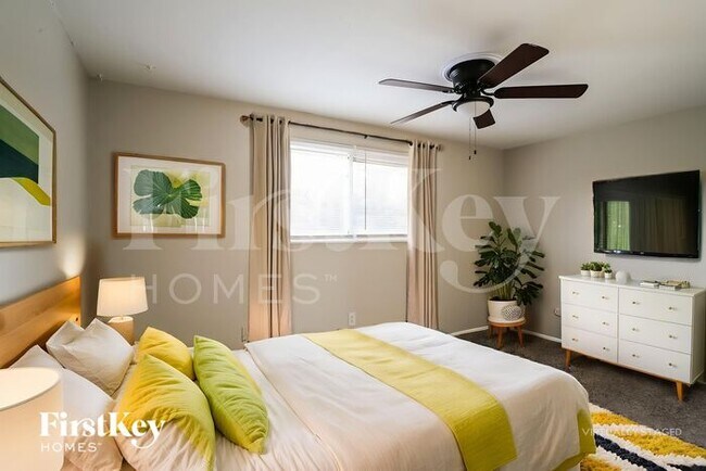 Building Photo - 4609 Paxton Dr S