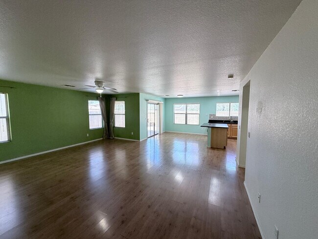 Building Photo - 1106 S Fresno Ct