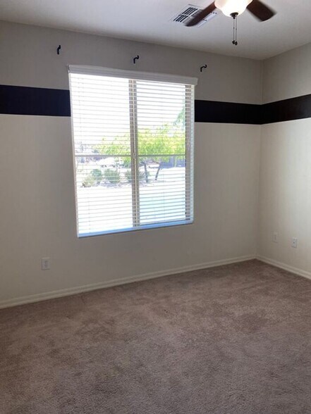 Building Photo - 3411 W Tail Feather Dr