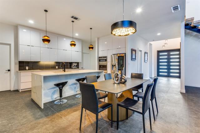 Building Photo - 9774 Sunset Dr