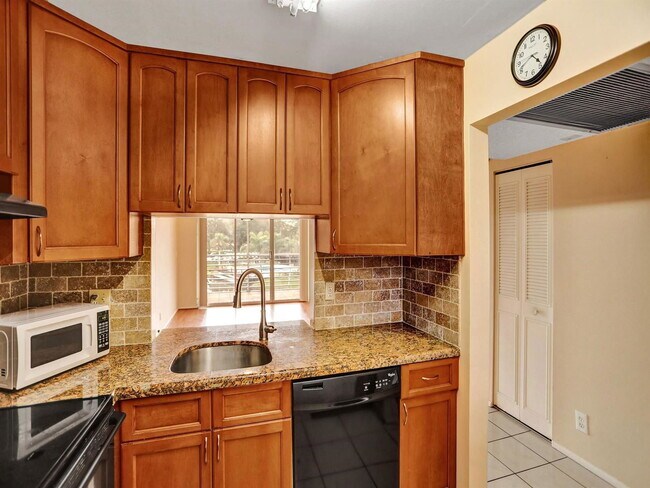 Building Photo - 9330 Lagoon Pl
