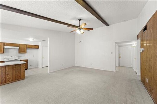 Building Photo - 2205 Foxcroft Ln