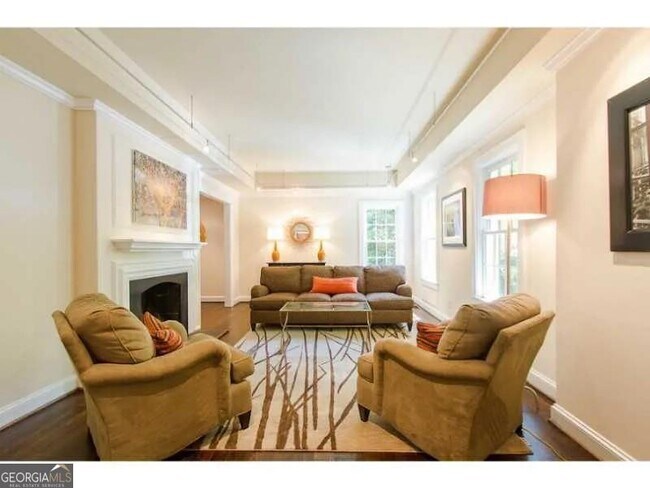 Building Photo - 1916 Greystone Rd NW