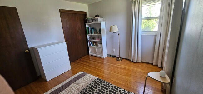 Building Photo - 5646 S 45th St