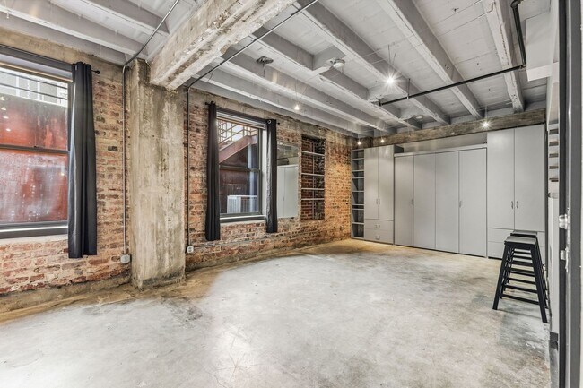 Building Photo - Unit #303 - The Regis Condos | Downtown Omaha