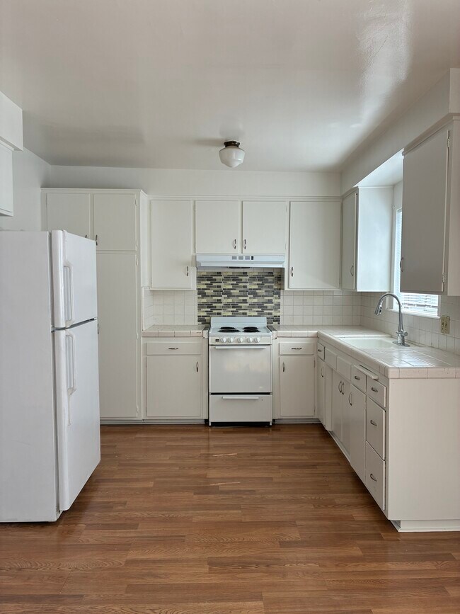 Building Photo - 13931 Bessemer St