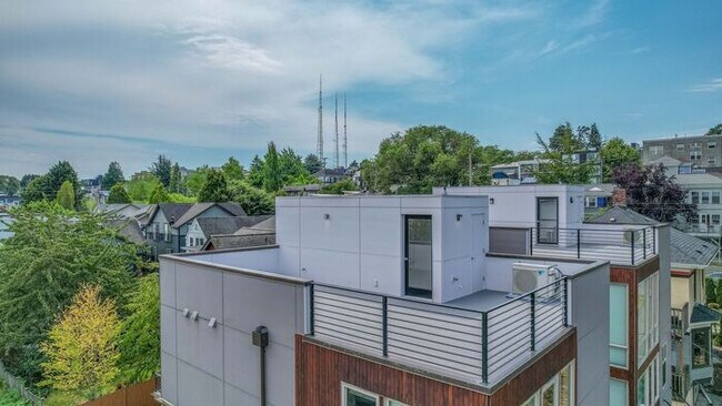 Building Photo - Stunning Ultra-Modern Capitol Hill View Home with Air Conditioning