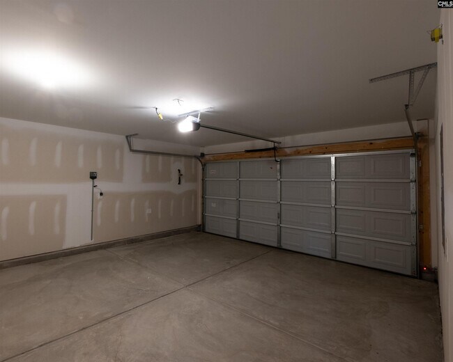 Building Photo - 1062 Begonia Dr