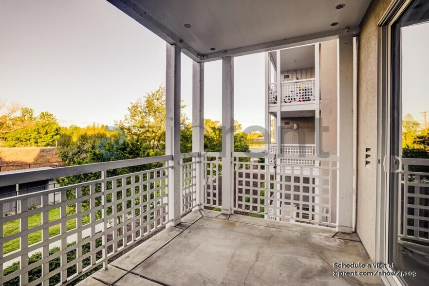 Building Photo - Unit 222