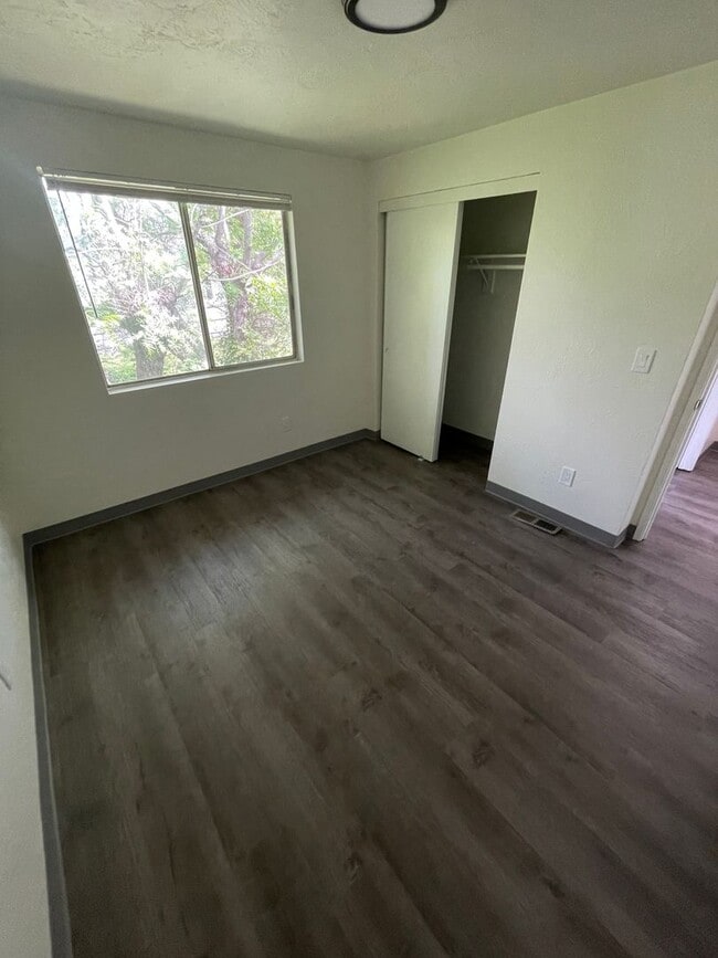 Building Photo - 2121 E Barnett Rd