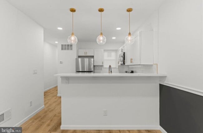 Primary Photo - 5117 W Girard Ave