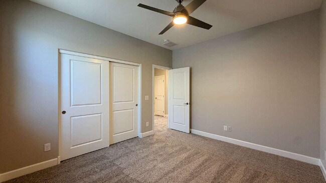 Building Photo - 612 Hazelnut Ln