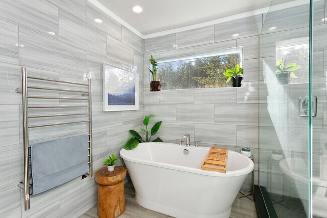 Building Photo - Gorgeous House in a Family-Friendly neighb...