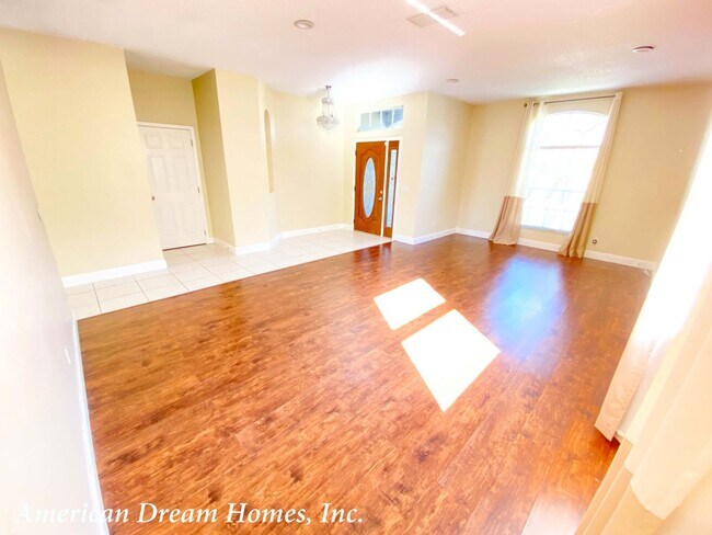 Building Photo - 729 Tuten Trail