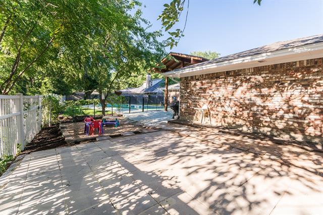 Building Photo - 1001 Valley Creek Dr