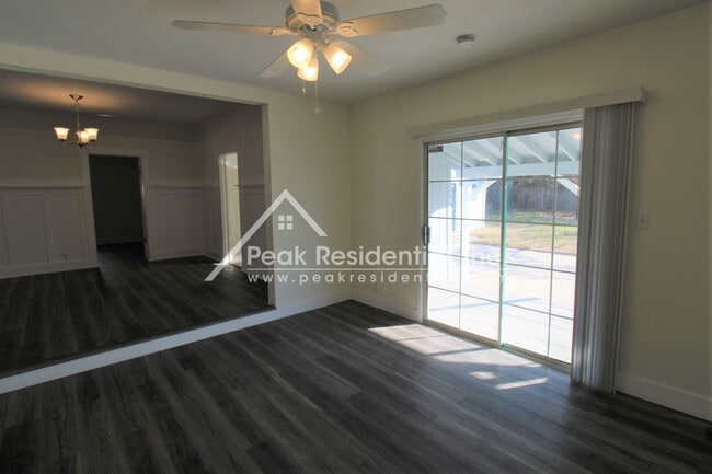 Building Photo - 1042 Las Palmas Ave