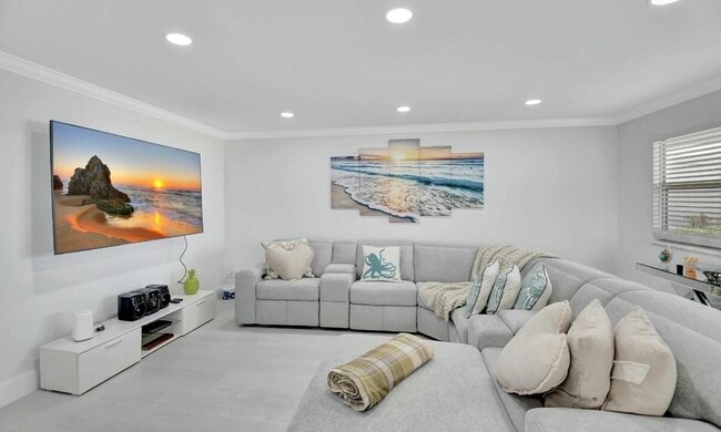 Building Photo - 581 Monaco Blvd