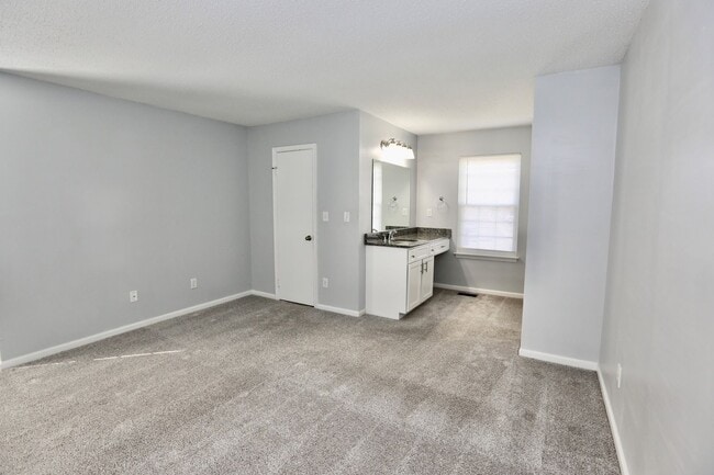 Building Photo - Ready 03-06-26! 2 Primary Suites! Near Little Creek, Dam Neck & Oceana Bases!