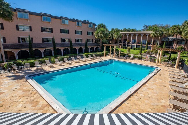 Building Photo - Adorable condo, waterfront view