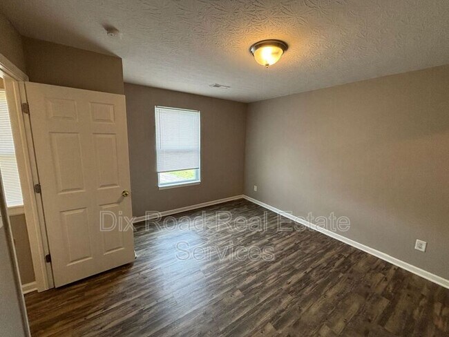 Building Photo - 209 Wexford Dr