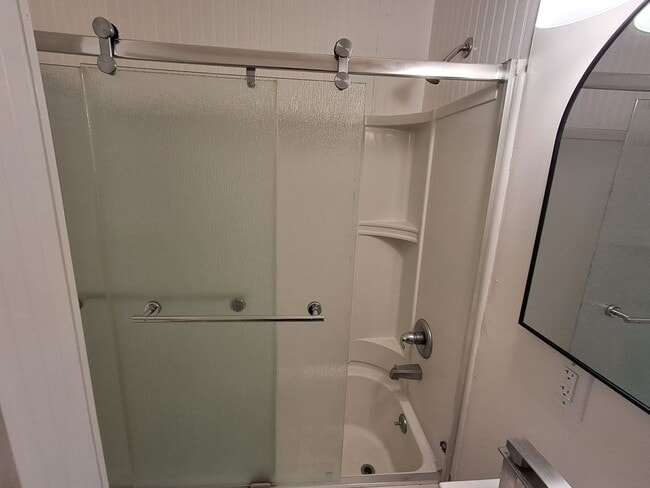 Building Photo - 2-bedroom, newly remodeled home on Flint's far east side