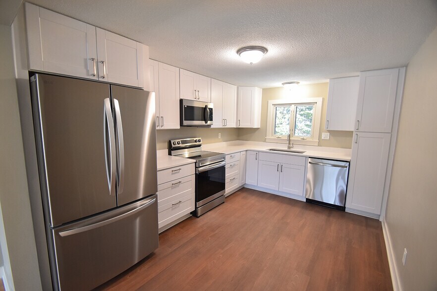 Kitchen - 553 Mill St