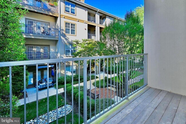 Building Photo - This impeccable 2-bedroom, 2-full bathroom condo is located in the sought-after, super-convenient...