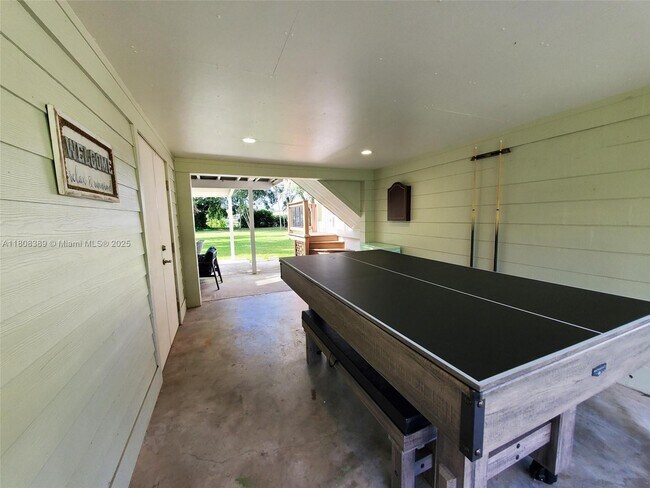Building Photo - 671 Live Oak Ln