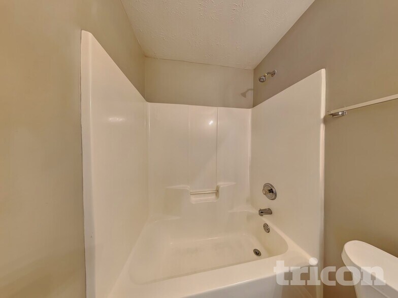 Building Photo - 517 Cathedral Dr