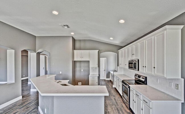 Building Photo - 14284 W Woodbridge Ave