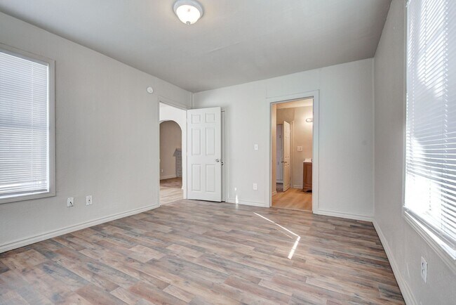 Building Photo - 1426 NE 24th St