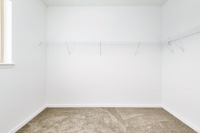 Building Photo - Great 3 bedroom for 2895!