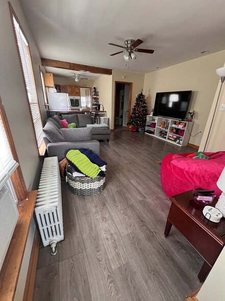 Building Photo - 151 Division St