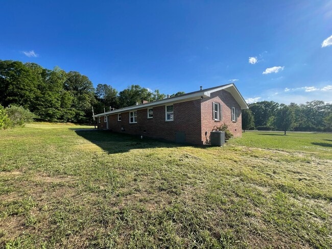 Building Photo - Completely remodeled 3/2 House- $2,150