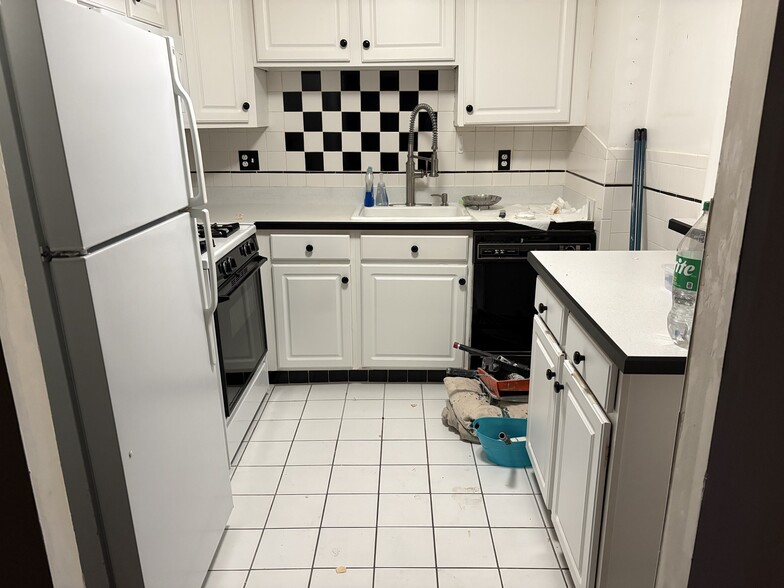 Kitchen - 2002 Arthur St