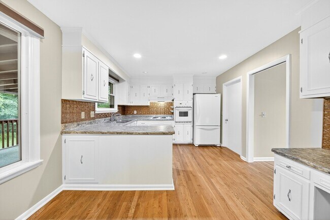 Building Photo - 121 Caldwell Dr