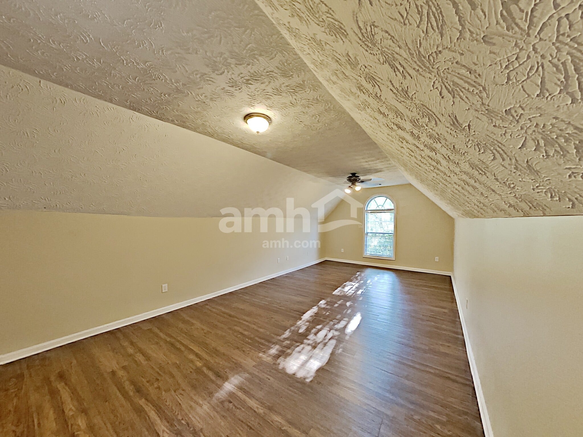 Building Photo - 2319 Clipper Ln