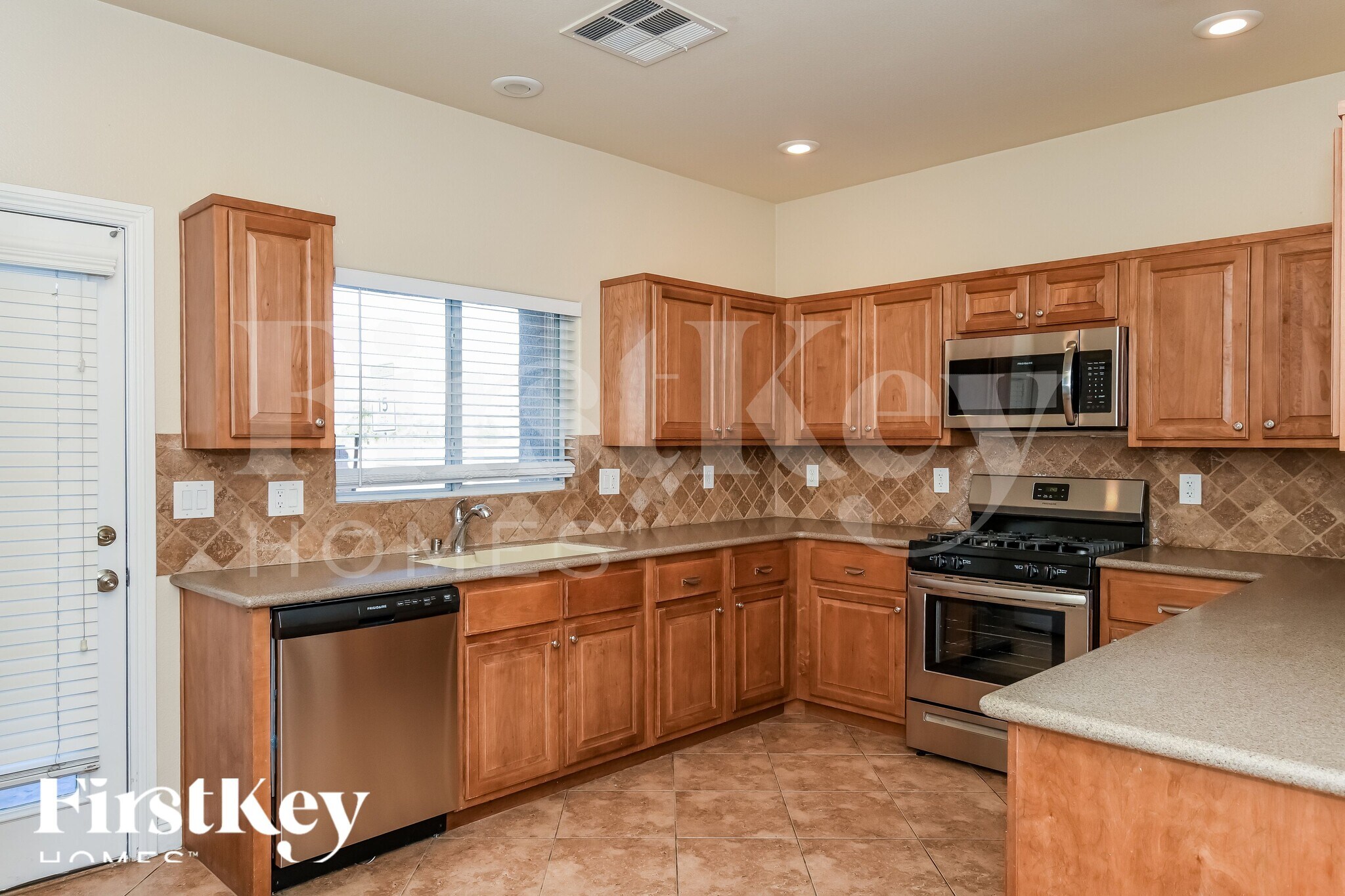 Building Photo - 1680 Dark Wolf Ave